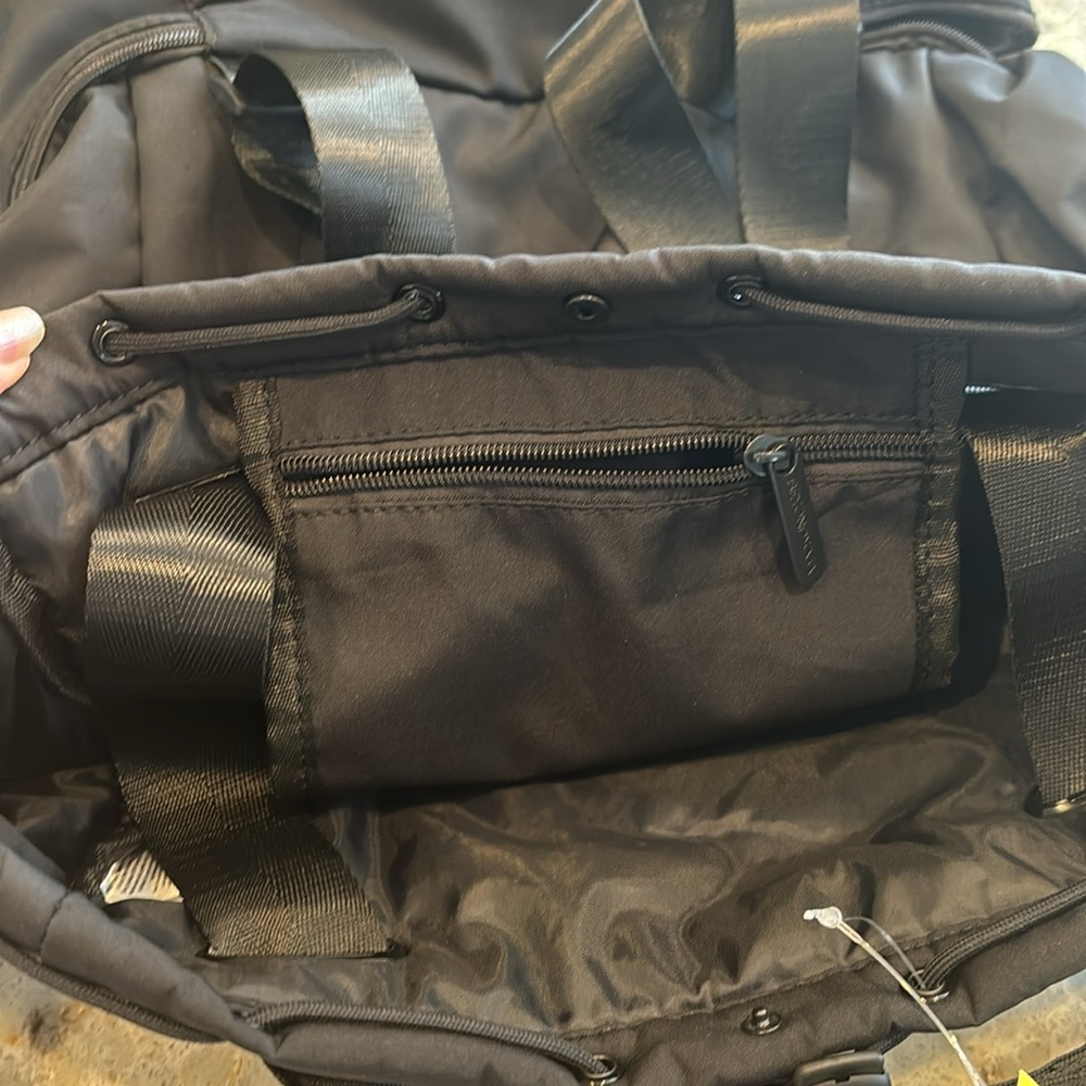Beyond Yoga Convertible Bag, adjustable backpack straps. - Picture 6 of 6